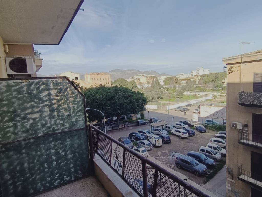 appartamento in vendita a Palermo in zona Zisa
