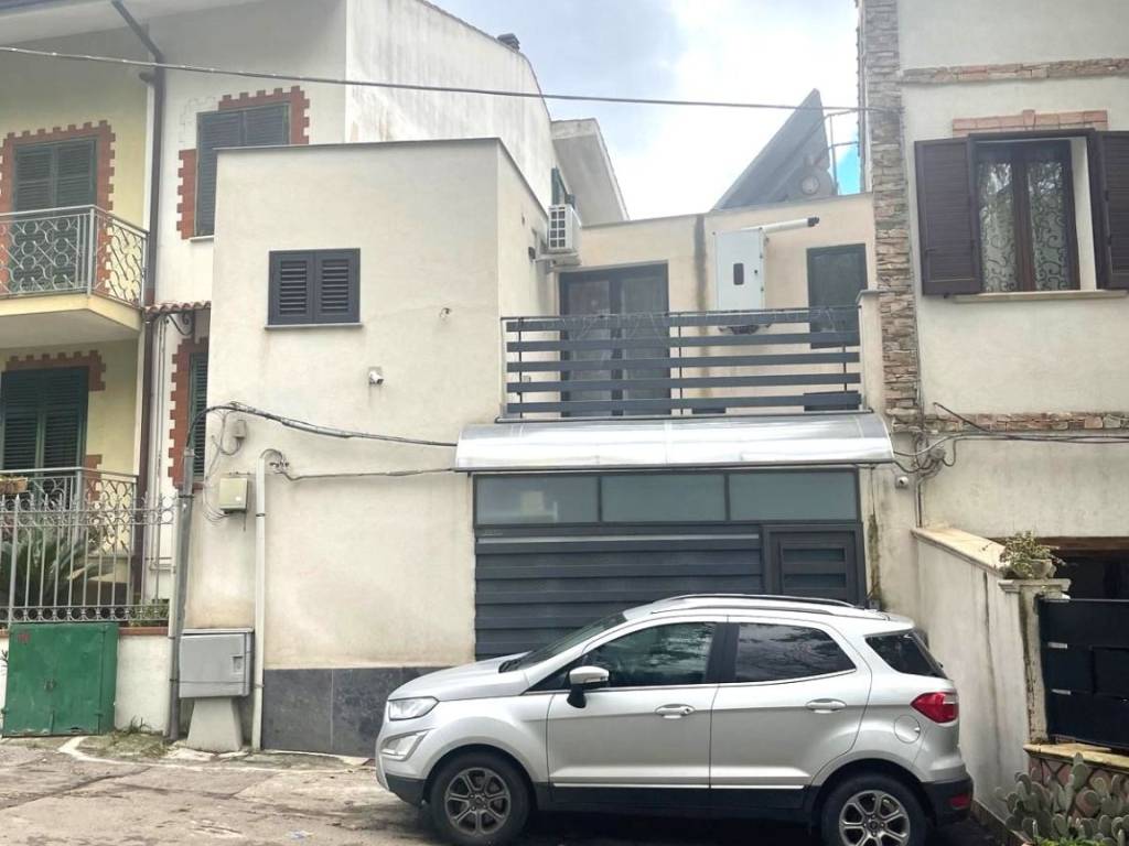 casa indipendente in vendita a Palermo in zona Villagrazia/Falsomiele