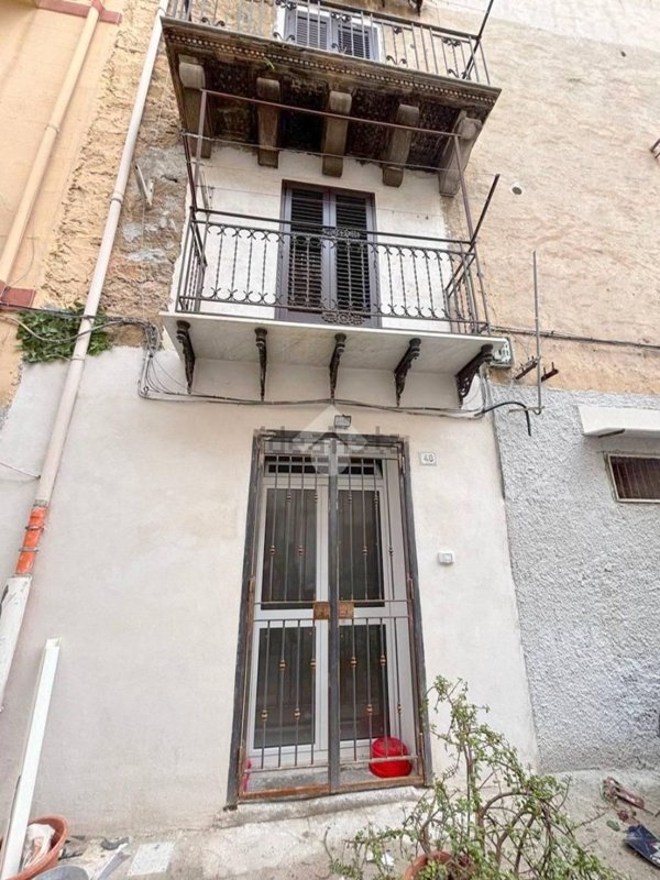 appartamento in vendita a Palermo in zona Zisa