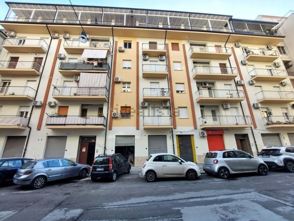 locale di sgombero in vendita a Palermo in zona Montegrappa / Santa Rosalia