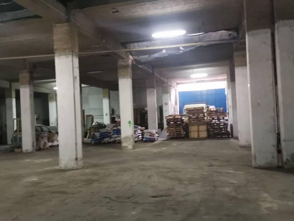 locale commerciale in vendita a Palermo in zona Calatafimi / Cuba