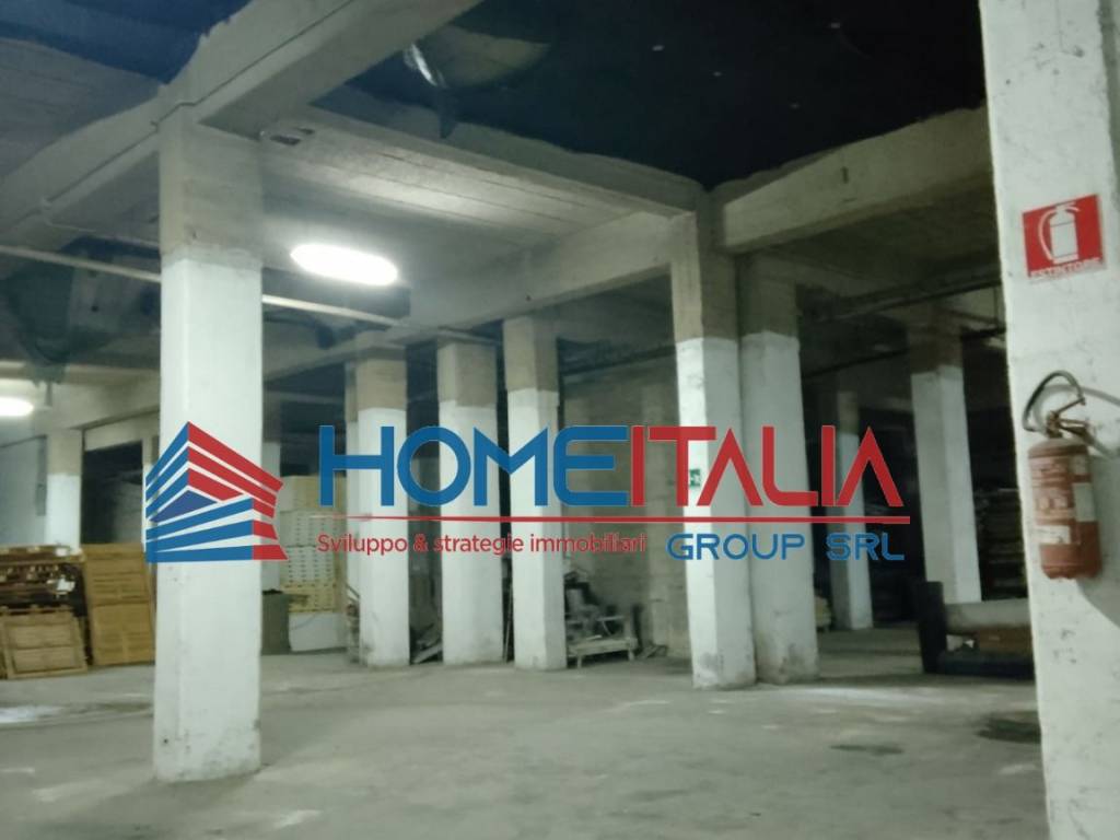 locale commerciale in vendita a Palermo in zona Calatafimi / Cuba