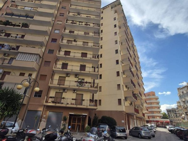 appartamento in vendita a Palermo in zona Malaspina/Palagonia
