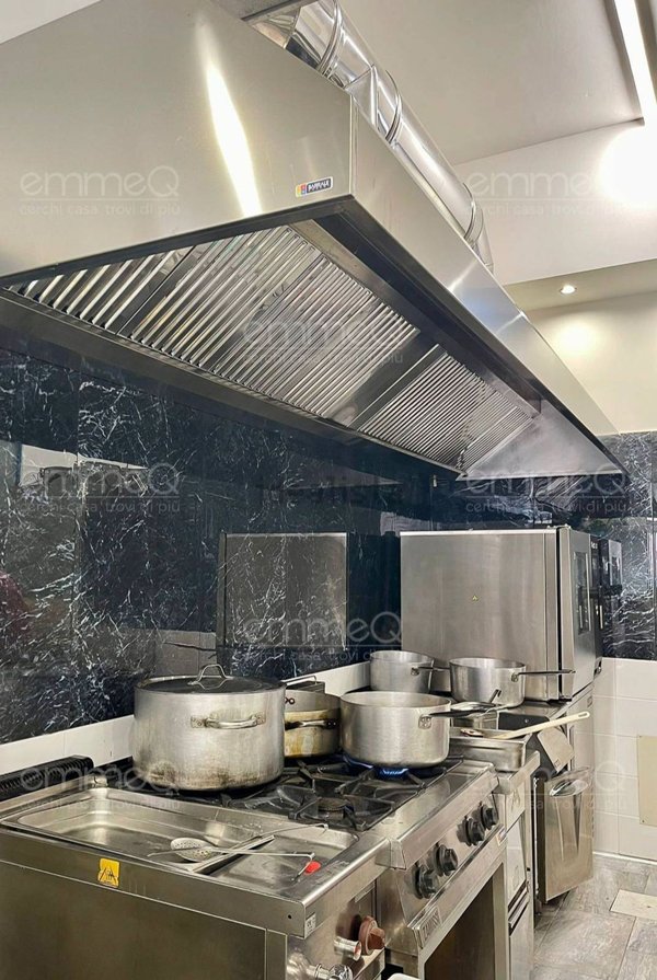 locale commerciale in vendita a Palermo in zona Cruillas