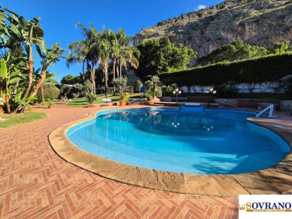 casa indipendente in vendita a Palermo in zona Mondello