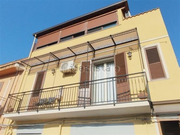 casa indipendente in vendita a Palermo in zona San Lorenzo