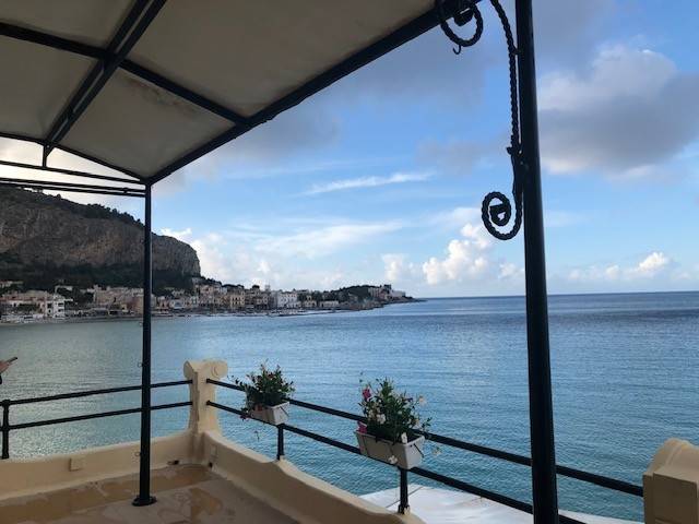 casa indipendente in vendita a Palermo in zona Mondello