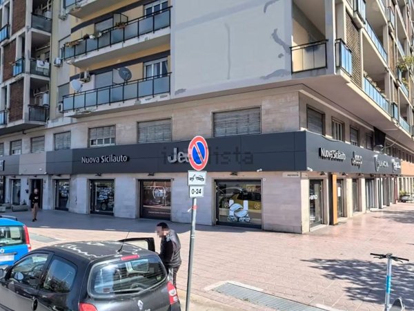 locale commerciale in vendita a Palermo in zona Libertà