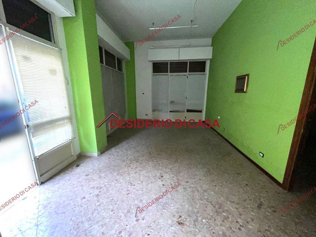 negozio in vendita a Palermo in zona Montegrappa / Santa Rosalia