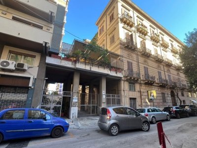 ufficio in vendita a Palermo in zona Libertà