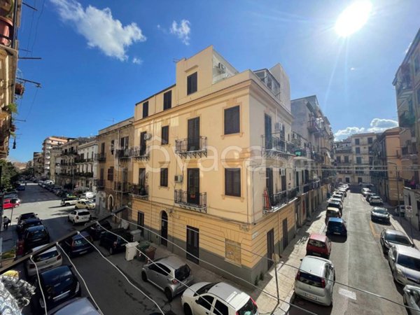 casa indipendente in vendita a Palermo in zona Zisa