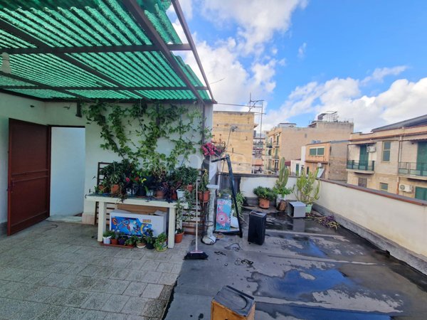 casa indipendente in vendita a Palermo in zona Malaspina/Palagonia