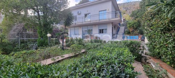 casa indipendente in vendita a Palermo in zona Libertà