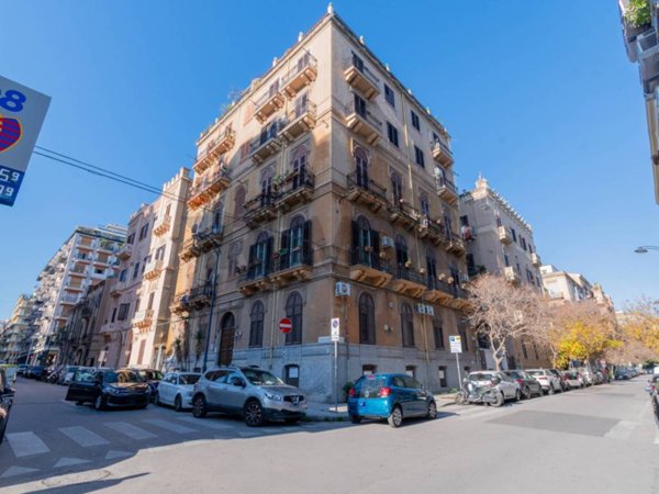 negozio in vendita a Palermo in zona Politeama