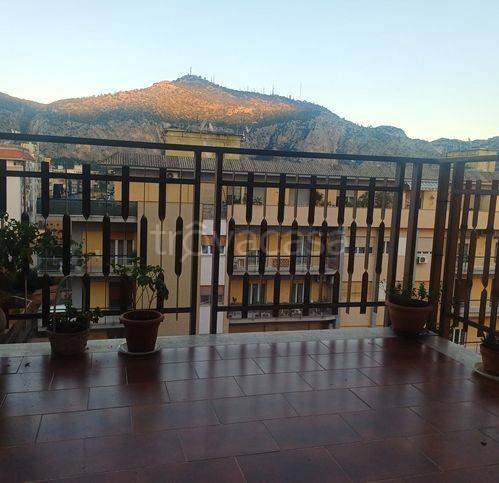 casa indipendente in vendita a Palermo in zona San Lorenzo