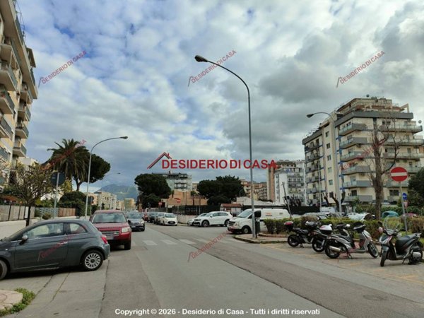 appartamento in vendita a Palermo in zona Malaspina/Palagonia