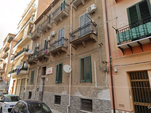 locale commerciale in vendita a Palermo in zona Montepellegrino
