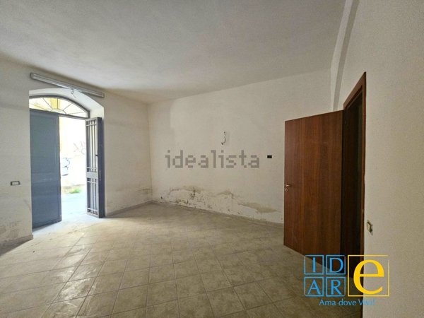 locale commerciale in vendita a Palermo in zona Centro storico