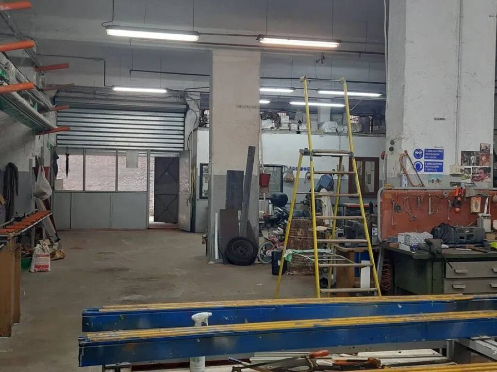 negozio in vendita a Palermo in zona Montepellegrino