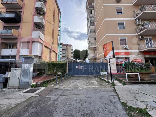 locale commerciale in vendita a Palermo in zona Calatafimi / Cuba