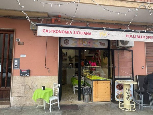 negozio in vendita a Palermo in zona Malaspina/Palagonia