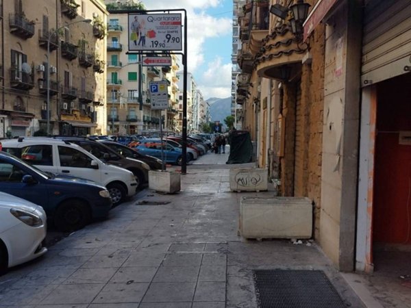 negozio in vendita a Palermo in zona Zisa