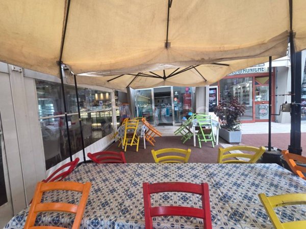 negozio in vendita a Palermo in zona Malaspina/Palagonia