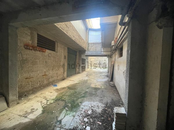 locale di sgombero in vendita a Palermo in zona Zisa