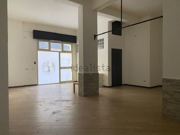 locale commerciale in vendita a Palermo in zona Libertà