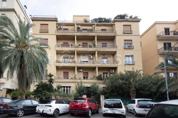 appartamento in vendita a Palermo in zona Zisa