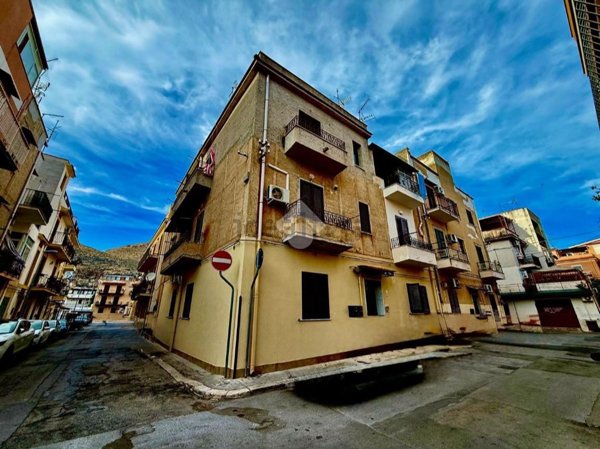 appartamento in vendita a Palermo in zona Partanna