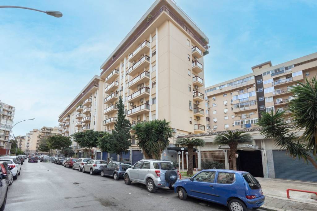 appartamento in vendita a Palermo in zona Malaspina/Palagonia