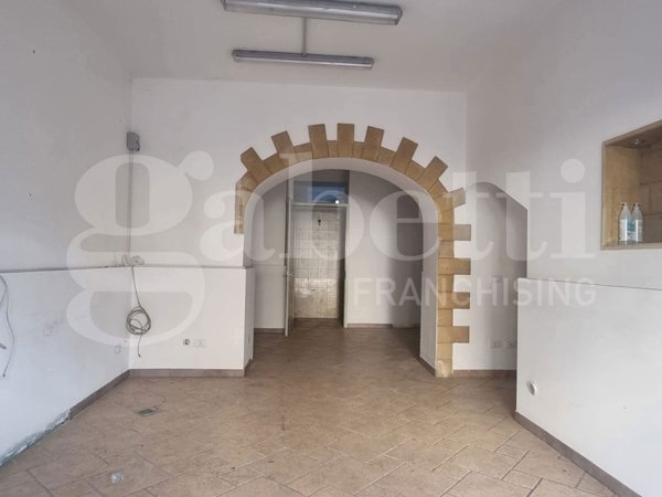 negozio in vendita a Palermo in zona Calatafimi / Cuba