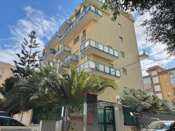 appartamento in vendita a Palermo in zona Zisa
