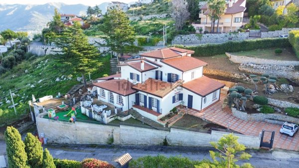 casa indipendente in vendita a Palermo in zona Mezzomonreale