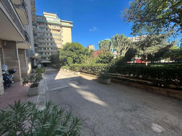 appartamento in vendita a Palermo in zona Malaspina/Palagonia