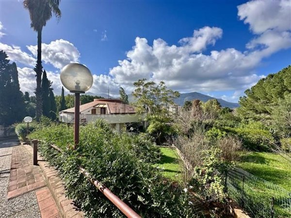 casa indipendente in vendita a Palermo in zona Mondello