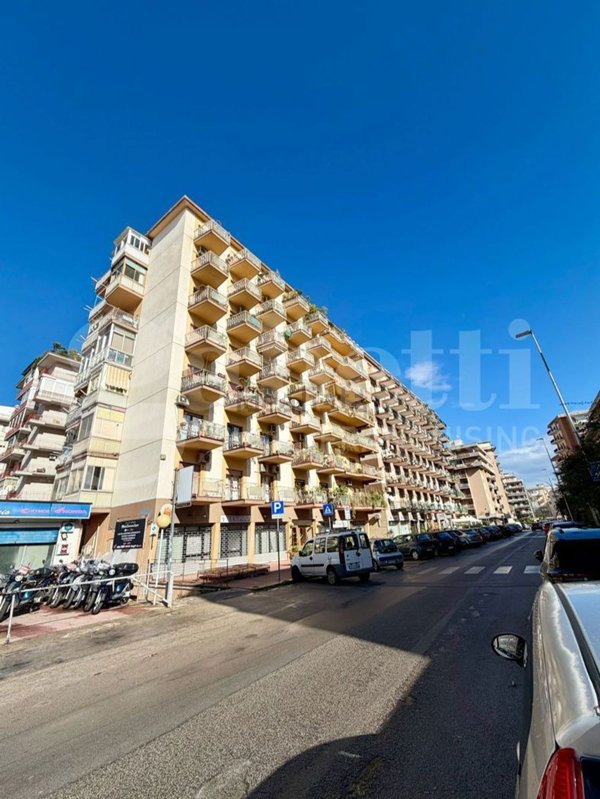 appartamento in vendita a Palermo in zona Malaspina/Palagonia
