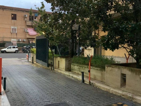 locale commerciale in vendita a Palermo in zona Montepellegrino