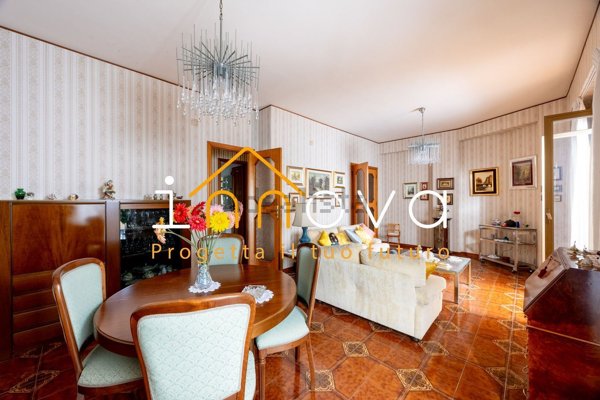 appartamento in vendita a Palermo in zona Malaspina/Palagonia