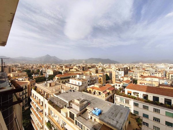 casa indipendente in vendita a Palermo in zona Politeama