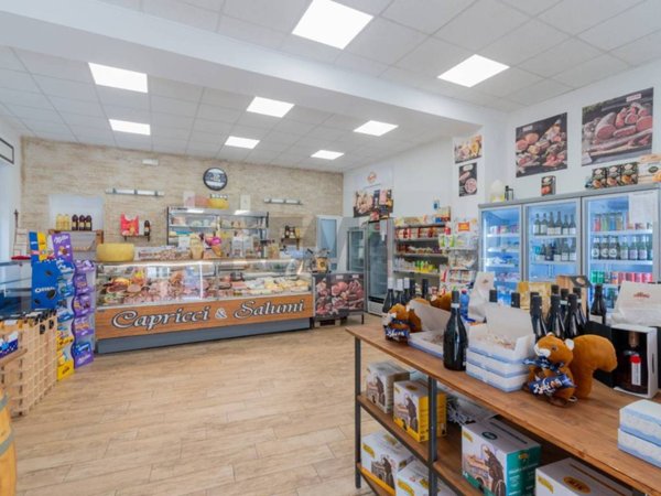 negozio in vendita a Palermo in zona Pallavicino