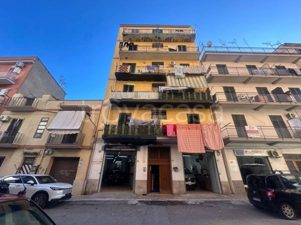 appartamento in vendita a Palermo in zona Malaspina/Palagonia