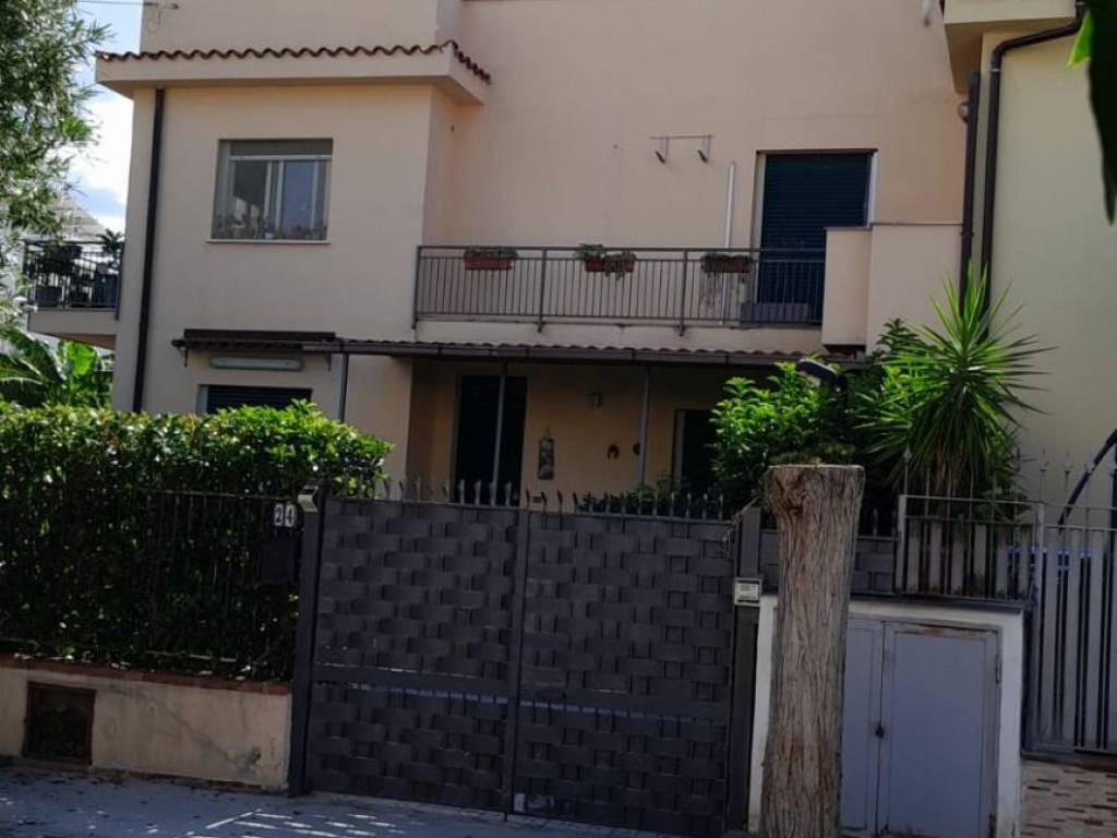 casa indipendente in vendita a Palermo in zona Mondello