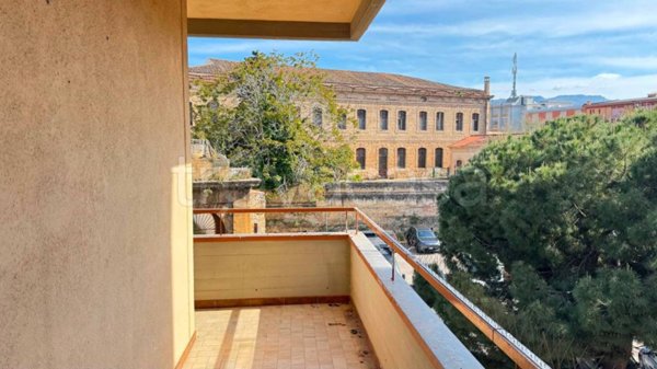 casa indipendente in vendita a Palermo in zona Zisa