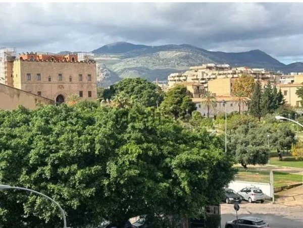 appartamento in vendita a Palermo in zona Zisa