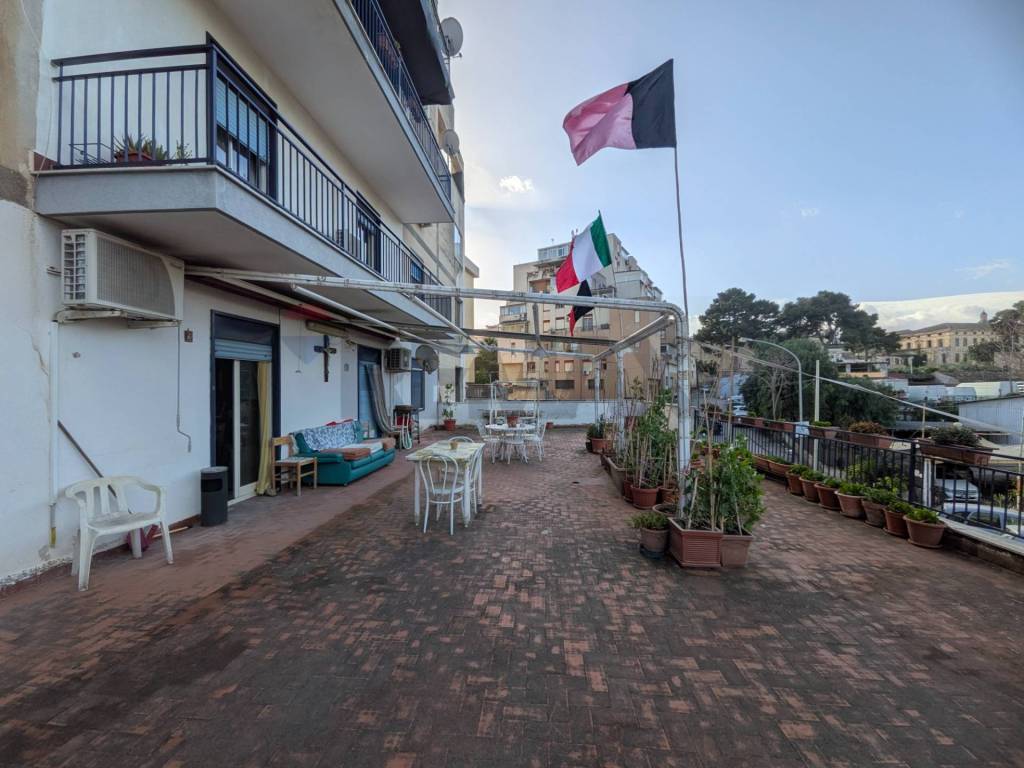 appartamento in vendita a Palermo in zona Malaspina/Palagonia