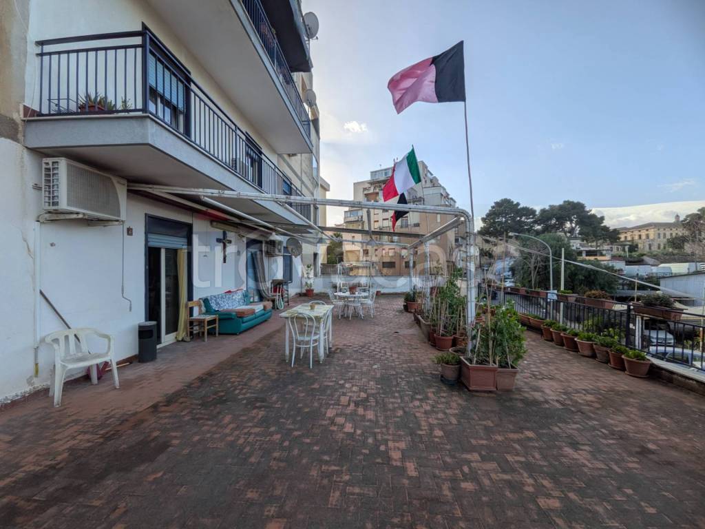 appartamento in vendita a Palermo in zona Zisa