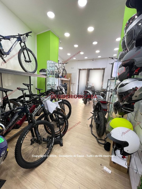 locale commerciale in vendita a Palermo in zona Libertà