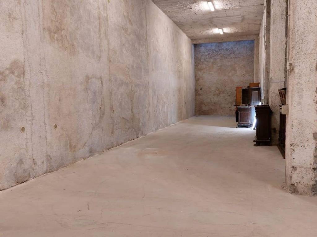 locale commerciale in vendita a Palermo in zona Politeama